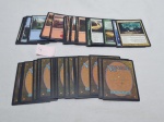 Lote de aproximadamente 50 cartas sortidas do jogo Magic.