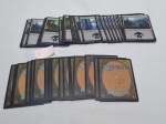 Lote de aproximadamente 50 cartas sortidas do jogo Magic.