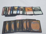 Lote de aproximadamente 50 cartas sortidas do jogo Magic.