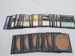 Lote de aproximadamente 50 cartas sortidas do jogo Magic.