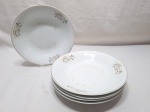 Jogo de 5 pratos fundos de massa, sopa em porcelana Steatita Floral com friso ouro. Medindo 23cm de diâmetro. Possui manchas ao fundo.