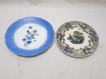 Lote de 2 pratos decorativos em porcelana sendo um Real e um Estatua Sacavem, portugues. Medindo o maior 18,5cm de diâmetro.