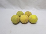 Lote de 5 bolas de tenis. Medindo 6,5cm de diâmetro.