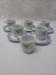 Jogo de 6 xícaras de café com 5 pires em porcelana estampada. Medindo a xícara 5,5cm x 5,5cm de altura.