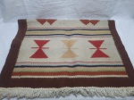 Tapete Kilim em lã dupla face.   Medindo 110cm x 70cm.