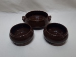 Jogo de 3 cumbucas bowl em porcelana vitrificada marrom. Medindo o maior 13,5cm x 6cm de altura.