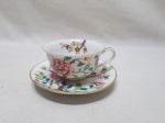 Xícara de café em porcelana francesa floral com friso ouro. Medindo 8cm x 4,5cm de altura.