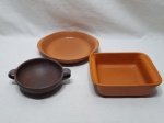 Lote composto de 3 travessas em ceramica crua. Medindo a maior 20cm x 3cm de altura.