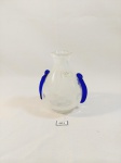 PEQUENO VASO EM MURANO  iITALIANO  BOAN  SELADO COM ALÇAS NO TON DE AZUL . MEDIDA: 3 CM X 10,5 CM DE ALTURA.