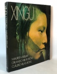 XINGU - TERRITÓRIO TRIBAL, FOTOGRAFIAS MAUREEN BISILLIAT, TEXTO ORLANDO VILLAS-BOAS E CLÁUDIO VILLAS-BOAS. Editora CULTURA, Primeira Edição - 1979. Livro capa dura e contra capa com marcas do tempo.