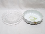 Lote de travessa canelada e bowl em vidro moldado. Medindo a travessa 21,5cm x 5cm de altura.