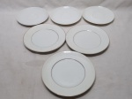 Lote de 3 pratos de sobremesa e 3 pires de chá em porcelana. Medindo o prato 19,5cm de diâmetro.