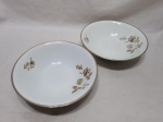 Jogo de 2 travessas redonda funda, bowl em porcelana Renner Medaillon com friso prata. Medindo a maior 21cm x 5,5cm de altura.