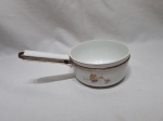 Pequena panela em porcelana Fracesa de Limoges floral. Medindo 12cm de diâmetro x 6cm de altura.