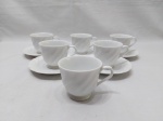 Jogo de 6 xícaras de café com 5 pires em porcelana tailandesa Patra com relevos. Medindo a xícara 6,5cm x 6cm de altura.