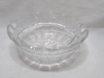 Centro de mesa, fruteira em cristal ricamente lapidado. Medindo 20cm x 9cm de altura.