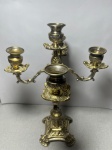 Belíssimo candelabro para 5 velas fabricado em metal amarelo - altura 39 cm