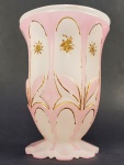 MOSER -  IMPERIO AUSTRO HÚNGARO - ESPESSO E FORMIDÁVEL GOBLET DE COLEÇÃO DE TRADIÇÃO BOHEMIA EM CRISTAL ROSE EM DUAS NUANCES E ARREMATES EM OURO.   LINDA LAPIDAÇÃO! BOHEMIA, SEC. XIX. 12 CM DE ALTURA.