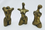 Três esculturas modernistas em bronze. Med. 14x8 cm.