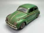 COLECIONISMO - Antigo Carrinho De Lata Fusca Bandai BateVolta - Raro e antigo carrinho de lata japonês Bandai anos 50 bate e volta à pilhas. Boneco do motorista e detalhe da tampa do motor transparente. Tamanho grande, modelo Volkswagem. Marcas do tempo. Med. 10x26x10 cm.