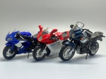 COLECIONISMO - Lote de 3 miniaturas de motocicletas diversas.