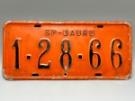 COLECONISMO - Placa automotiva em alumínio - Laranja - SP - Bauru - 1-28-66. Med. 13x40 cm.