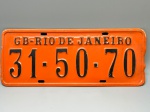 COLECONISMO - Placa automotiva em alumínio - Laranja - GB - Rio de Janeiro - 31-50-70. Med. 13x40 cm.