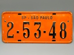 COLECONISMO - Placa automotiva em alumínio - Laranja - SP - São Paulo - 2-53-48. Med. 16x34 cm.