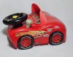 Brinquedo - Volante Sonoro Piloto Relâmpago Mcqueen - Filme ''CARROS'' - Disney Pixar - Mod: 250086 - Funciona com 3 pilhas AA - Conforme fotos - Reproduz sons de corrida - Obs: A buzina não está funcionando Medida: 29 x 27 x 18 cm.