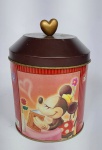 Linda Lata Vazia  - Chocolates Crocantes de Café  - TOKYO DISNEY SEA - Coleção - Mini e Mickey - Pega da tampa idem formato de Coração. Meda: 15 cm x alt x 11 cm de diâmetro.