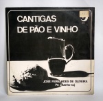 Antigo e Original Disco de Vinil - LP - CANTIGAS DE PÃO E VINHO - 1979 - José Fernandes e Pe. Zezinho  - Acompanha encarte - Conservado - Conforme fotos - Medida: 31 x 31 cm.