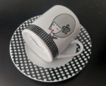 Seis xicaras  de cafezinho com seis pires em porcelana.