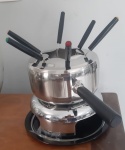 Conjunto de fondue ROSHCO - Queimador de álcool pote de aço inoxidável 6 garfos - Lote nunca usado na caixa,