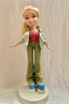 Boneca BRATZ,vintage Strut it Cloe com roupagem, bem conservada, produzida pela , 2000, articulada . - Altura: