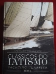 Clássicos do Iatismo", ótimo livro, editado 2011, descrevendo com detalhes, a história do esporte da vela e a evolução dos barcos no Brasil, capa dura, 30,5x21,5 cm, 317 pág., em português e inglês, textos, muita foto, prefácio de Lars Grael, excelente impressão, novo.