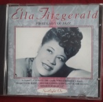 CD de Ella Fitzgerald, famosa cantora, conhecida como " First Lady of Jazz", interpretando músicas de um de seus primeiros álbuns. Bom estado, usado e testado.