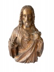 Busto em bronze do imaginário católico representando Sagrado Coração de Jesus. 7 X 16,  Alt. 23  cm.