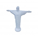 Escultório para jardim executado em cimento pintado de branco representando Cristo Redentor, a base apresenta 2 rachados. Larg. 80, Alt. 103 cm.