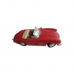 COLECIONISMO -  Réplica de carro Mercedes conversível  300 Sl  articulado, vermelho, made in Italy escala 1/18 placa FR AU 444, Com. 24, Larg. 10, Alt. 7 cm.