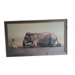 Gravura representando Boy Reading to elephant, 130 x 77 cm.