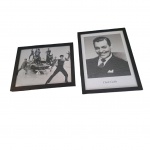 Dois poster em preto e branco, Clark Gable e John Travolta, 43 x 33 e 30 x 39 cm.