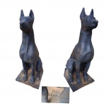 Par de escultórios em fer forget representando dobermans, (réplicas), marcados na base, France 1802, Alt.89, base: 34 x 43 cm.