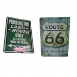 Dois posters em placa de metal: Route 66 e Parking for Land Rover, 28 x 39 cm.