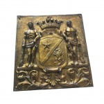 Medalhão em fer forget com brasão de família  patinado na cor bronze 65 x 70 cm.