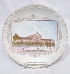 LIMOGES, FRANÇA - Antigo prato de coleção em faiança de excelente qualidade e manufatura, linda ornamentação floral em relevo nas bordas, ao centro motivo do antigo Circulo Italiani Unita (Campinas-SP), atual casa de saúde do município. Bom estado de conservação, mede 24 cm de diâmetro.