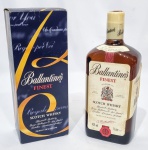 Whisky escocês Ballantines Finest. Garrafa de 1Litro lacrada e sem evaporação. Acondicionada em caixa original.