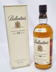 WHISKY ESCOCÊS BALLANTINES 12 ANOS, GARRAFA DE 1LITRO LACRADA E SEM EVAPORAÇÃO. ACONDICIONADO EM CAIXA ORIGINAL.