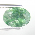 Preciosa Turmalina Paraíba verde neon extra, excelente qualidade e clareza, clássica lapidação oval brilhante pesando 1.35 cts medindo 8.26 x 6.03 x 4.05 mm. Ótimo investimento para montar uma joia de qualidade. Origem Brasil. Possui inclusões naturais.