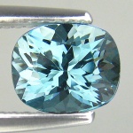 Preciosa Apatita Paraíba azul neon extra, excepcional qualidade e clareza, clássica lapidação oval brilhante pesando 1.75 cts medindo 7.82 x 6.61 x 5.33 mm. Ótimo investimento para montar uma joia de qualidade. origem Brasil.