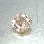 DIAMANTE PINK - Precioso e raro diamante pink de 0.06 ct medindo 2.37 x 2.02 x 1.55 mm, tratamento 100% natural de excelente qualidade e clareza I1 / I2 . Clássica lapidação almofada brilhante, origem Austrália. Ótimo investimento para montar uma joia de qualidade .